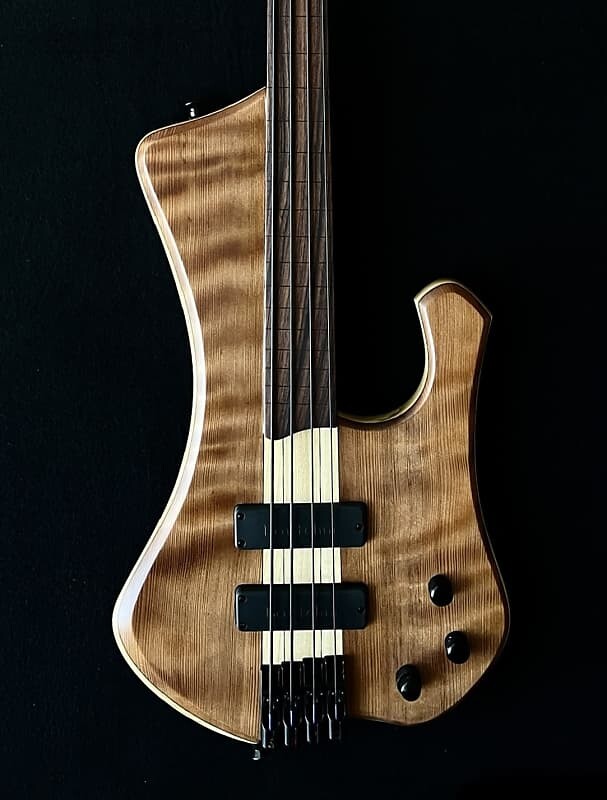 

Басс гитара MG Bass Extreman Fretless 4 strings - Bartolini pickup & preamp
