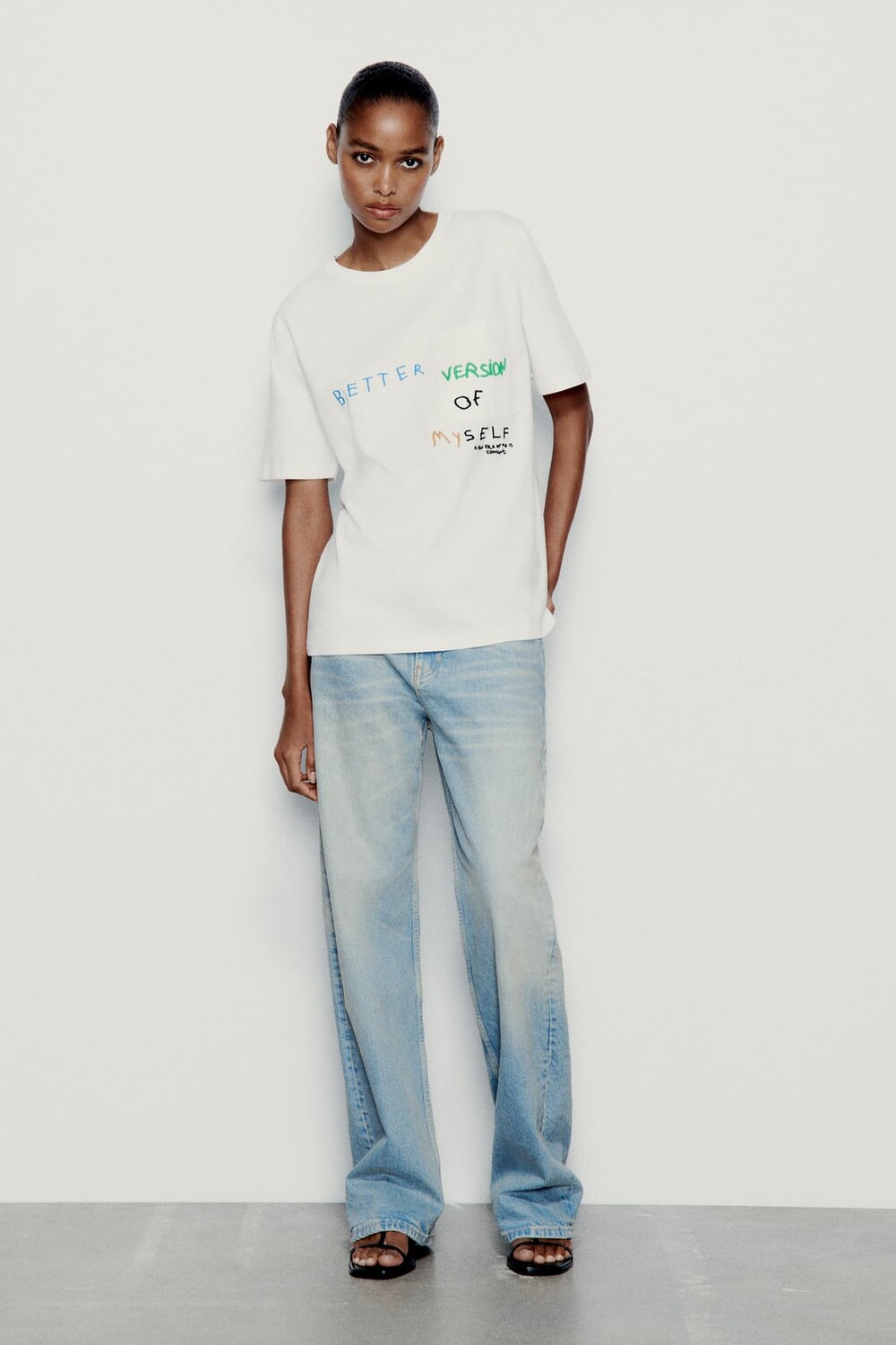 

Футболка с вышивкой карманом ZARA, белый