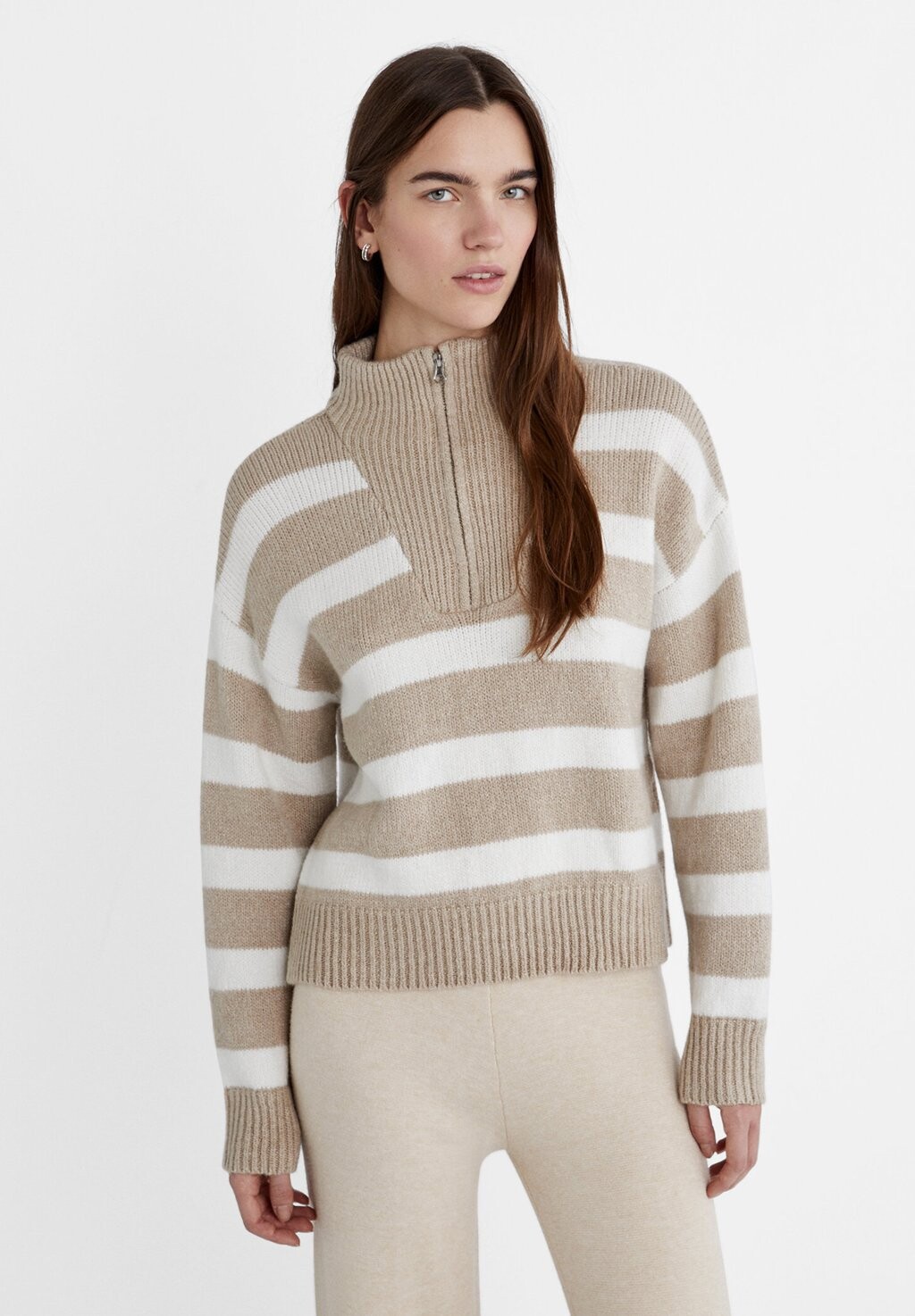 

Свитер Stradivarius, бежевый