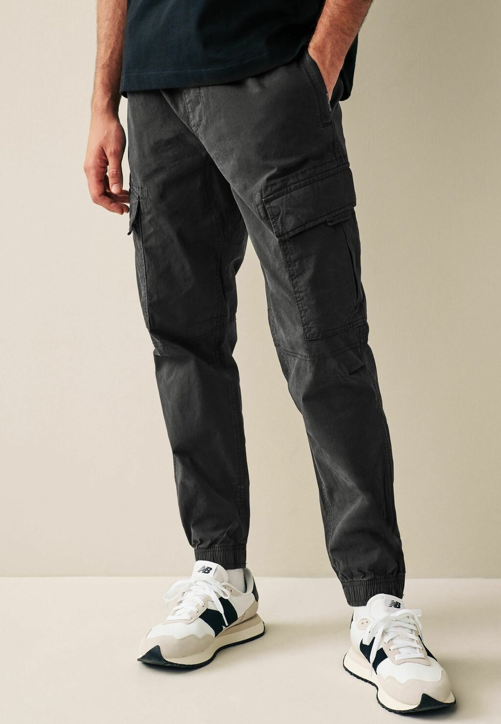 Брюки-карго TAPERED STRETCH CARGO TROUSERS REGULAR FIT Next, черный