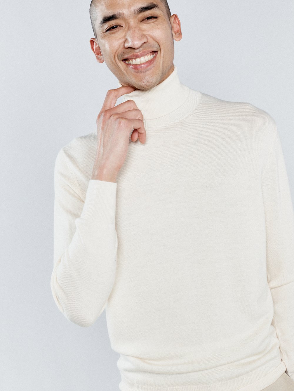 Кашемировый свитер с высоким воротником Raey, бежевый фото