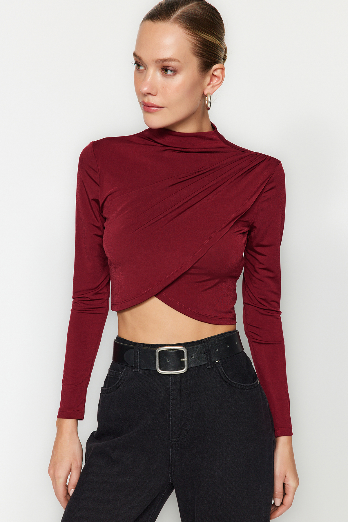 Блузка Trendyol укороченная с высоким воротником, красный фото
