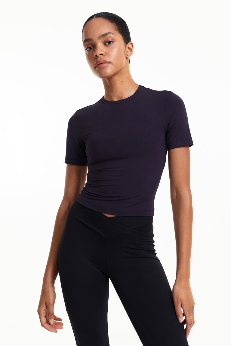 

Спортивный укороченный топ DryMove H&M