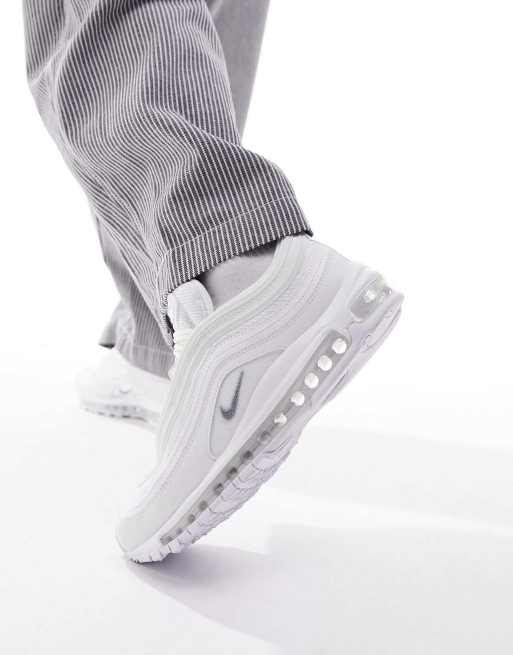 Тройные белые кроссовки Nike Air Max 97 цена и фото