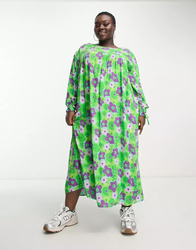 Свободное платье длиной до икры Native Youth Plus с вырезом в форме облака и цветочным принтом зеленого и фиолетового цвета