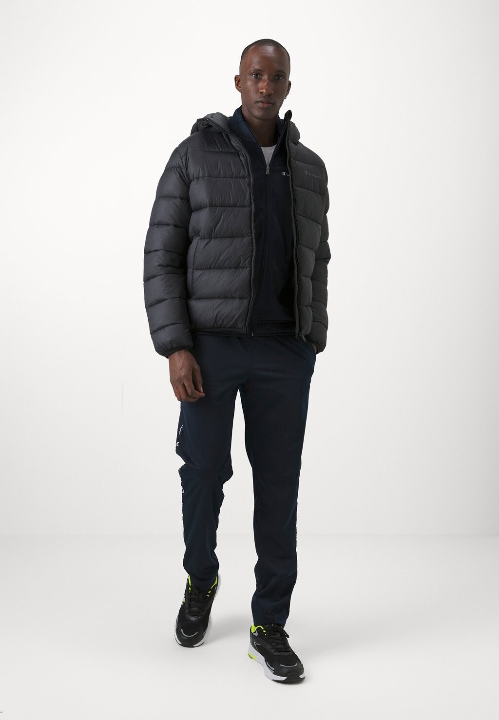 

Куртка для активного отдыха ICONS LIGHT HOODED JACKET Champion, черный