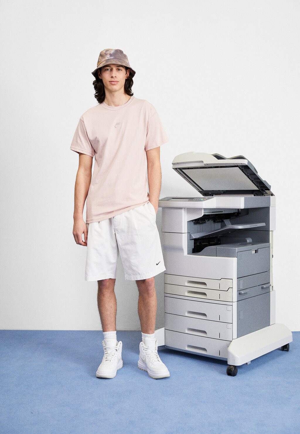 

Шорты Nike Sportswear, светло-серый