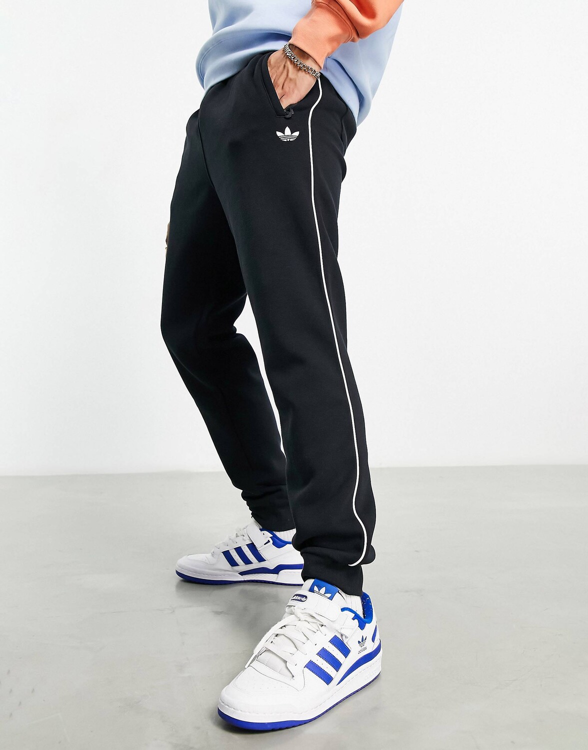 

Черные джоггеры adidas Originals adicolor Next
