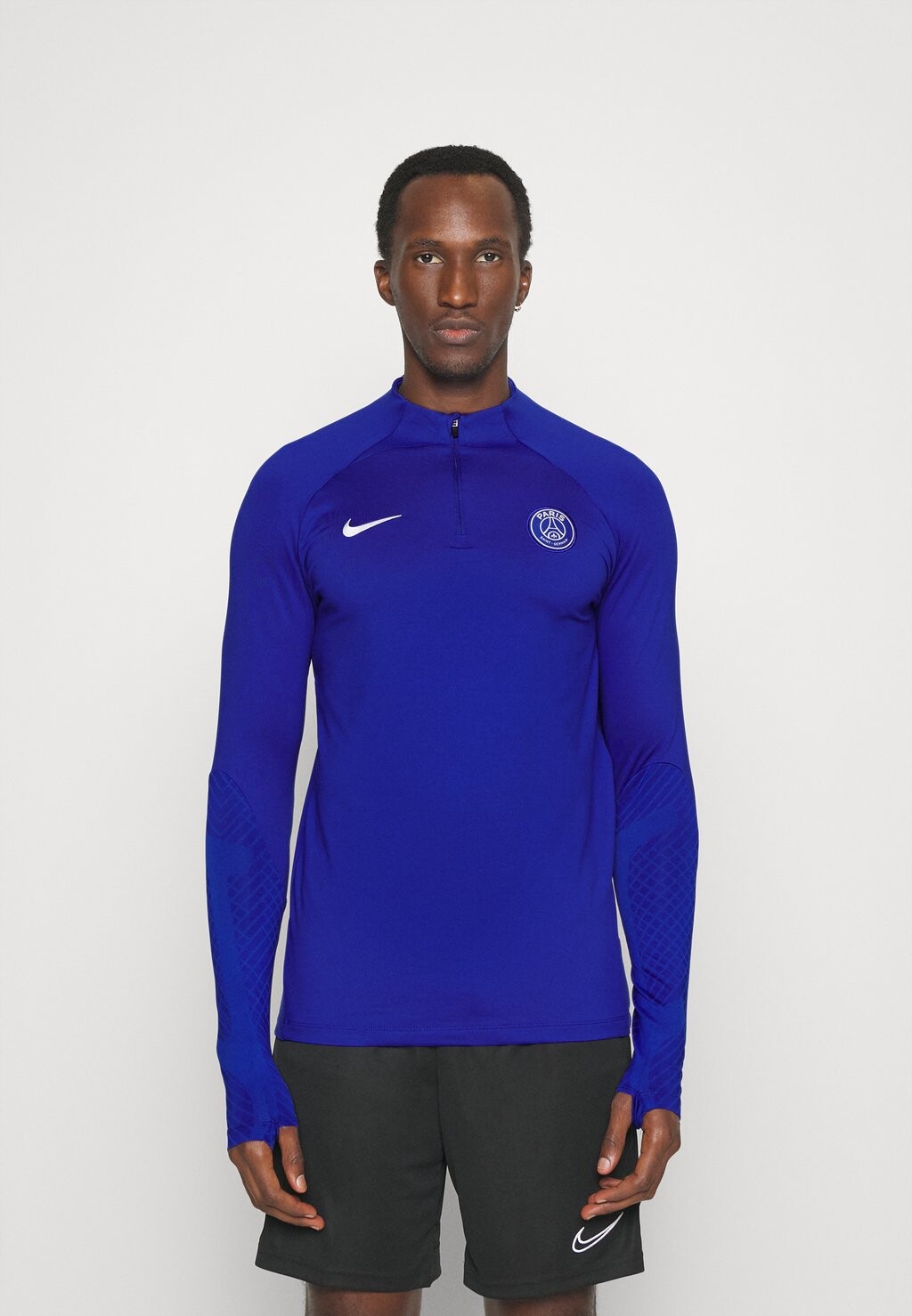 

Спортивная футболка Nike