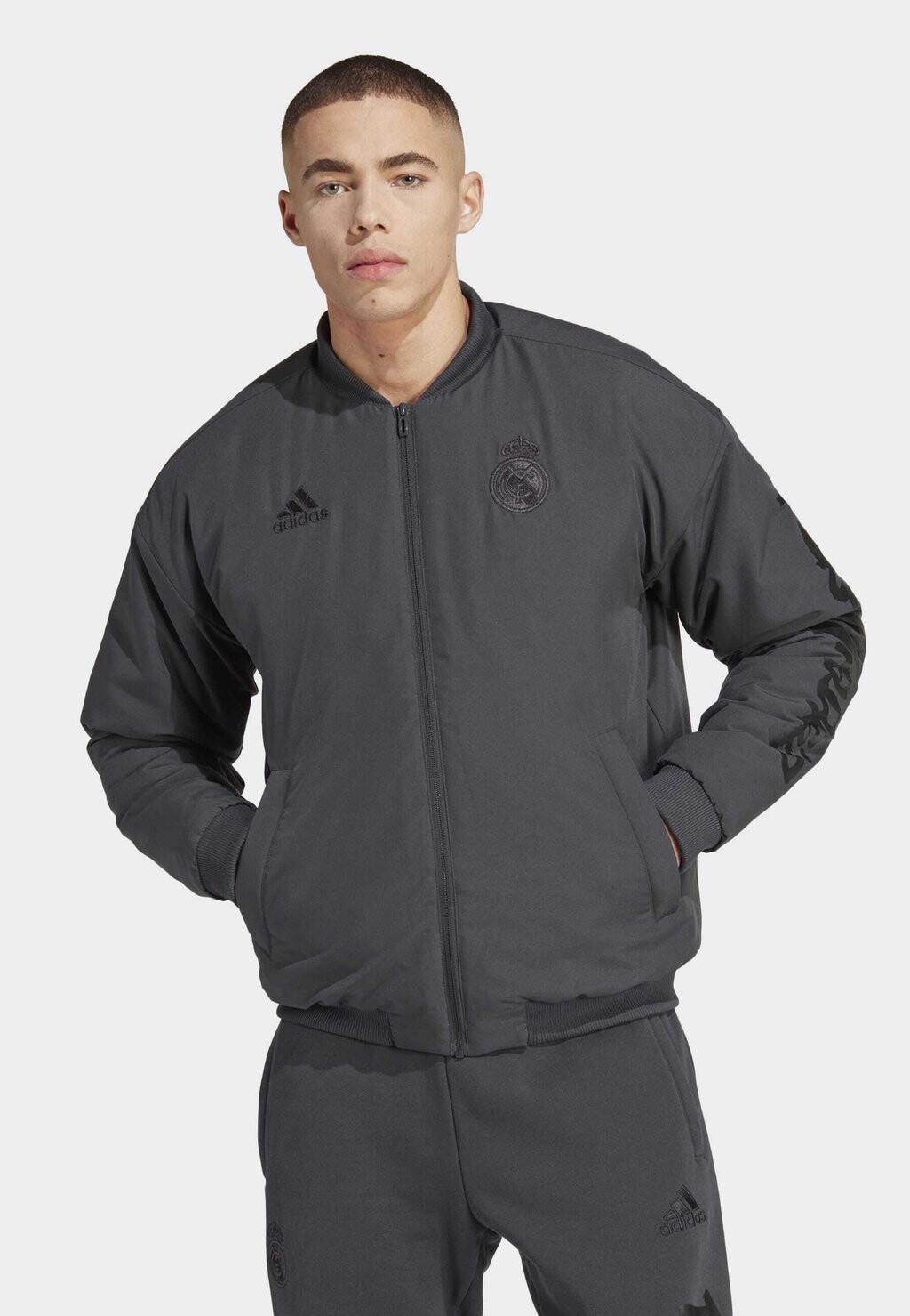 

Спортивная куртка Adidas