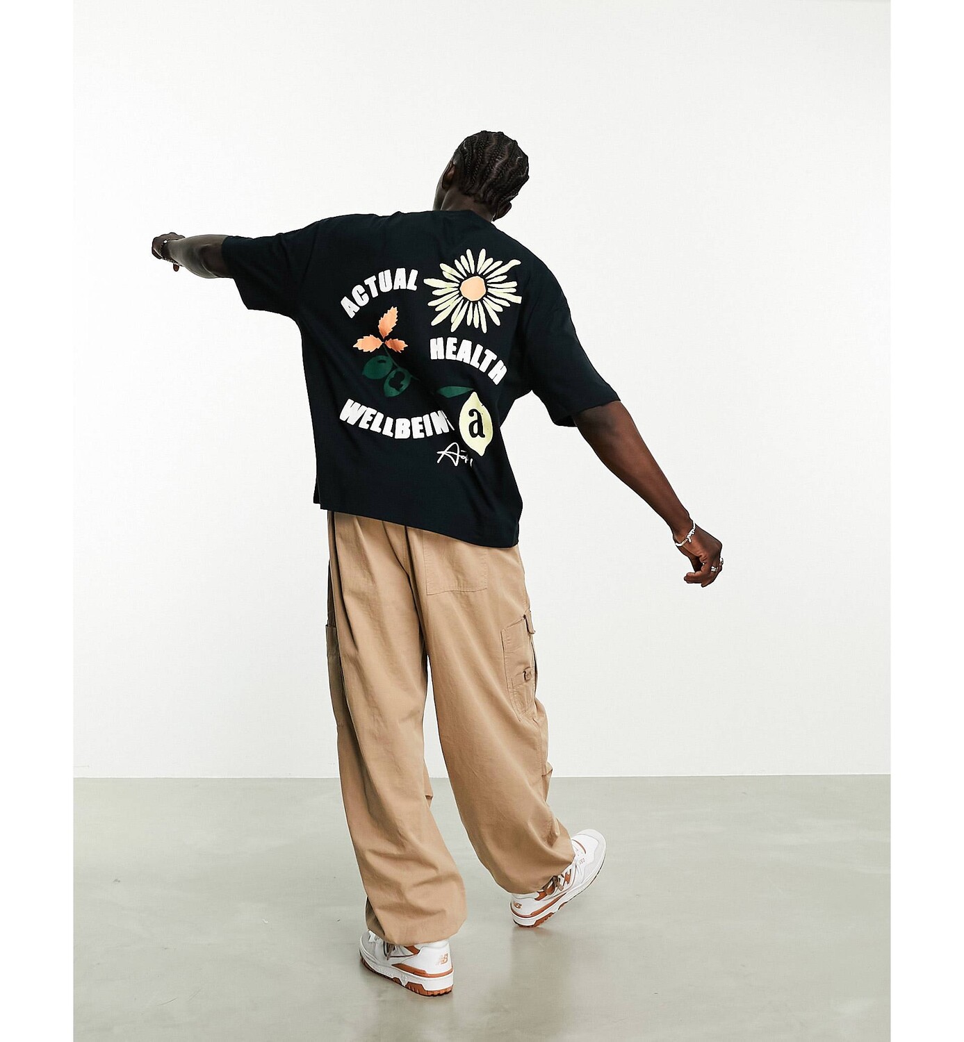 

Черная футболка оверсайз с цветочным принтом на спине ASOS Actual ASOS DESIGN, Черный