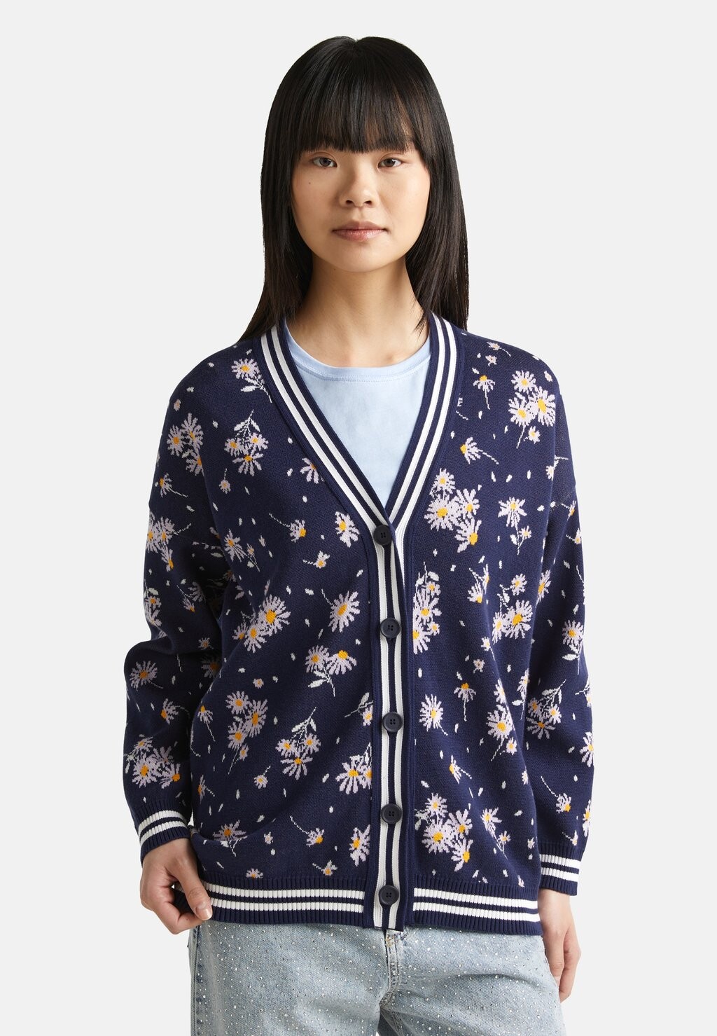 

Кардиган DROPPED SHOULDER FLORAL MOTIF AND STRIPED HEMS United Colors of Benetton, синий