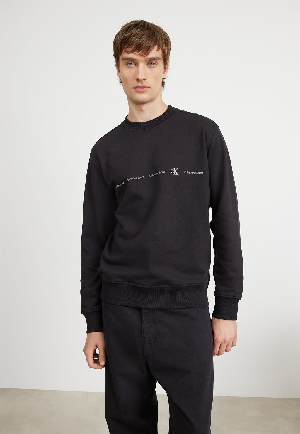 

Толстовка Calvin Klein Jeans REPEAT CREW NECK LOGO, черный