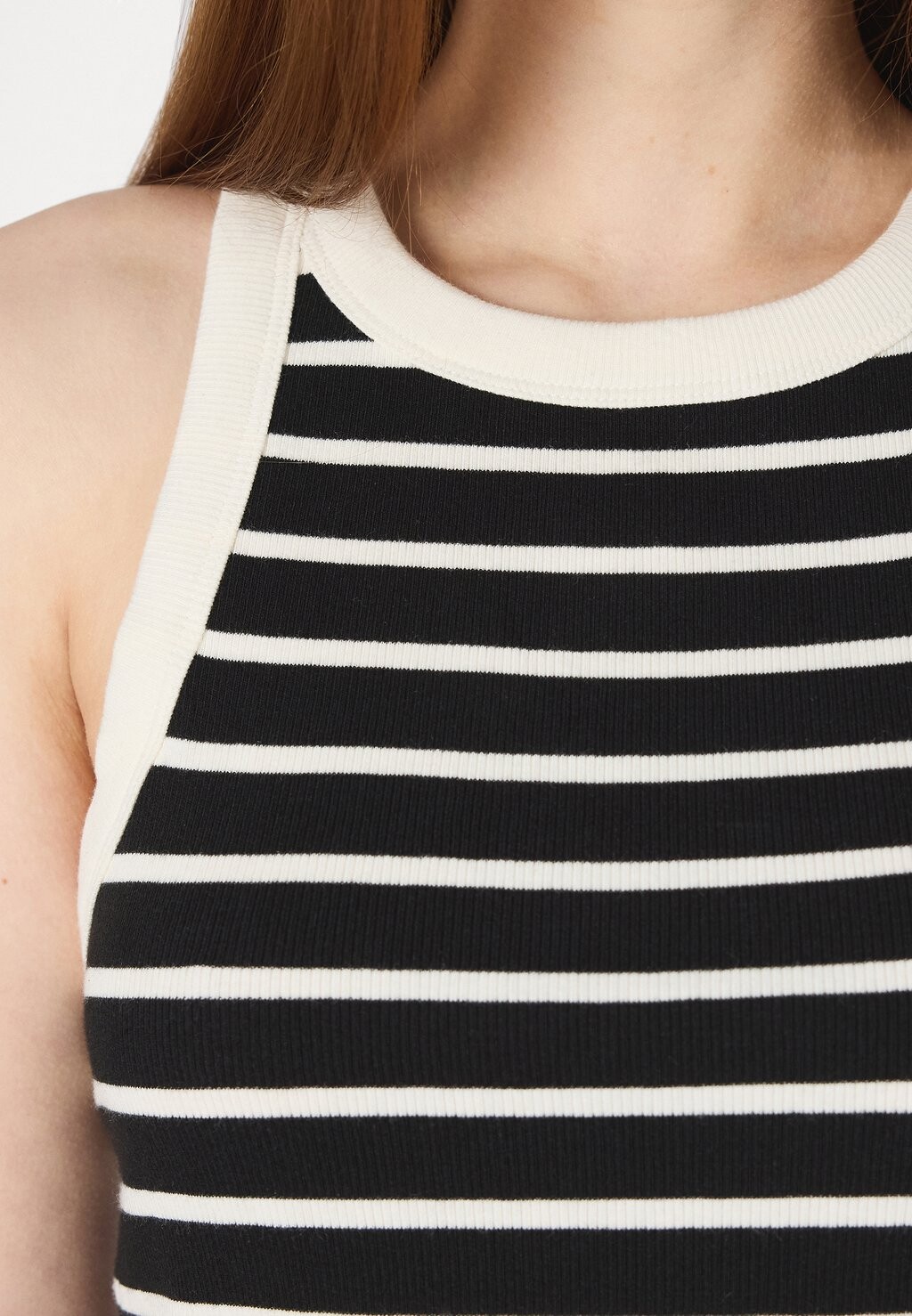 

Топ MOD RIB HALTER CROP GAP, черный