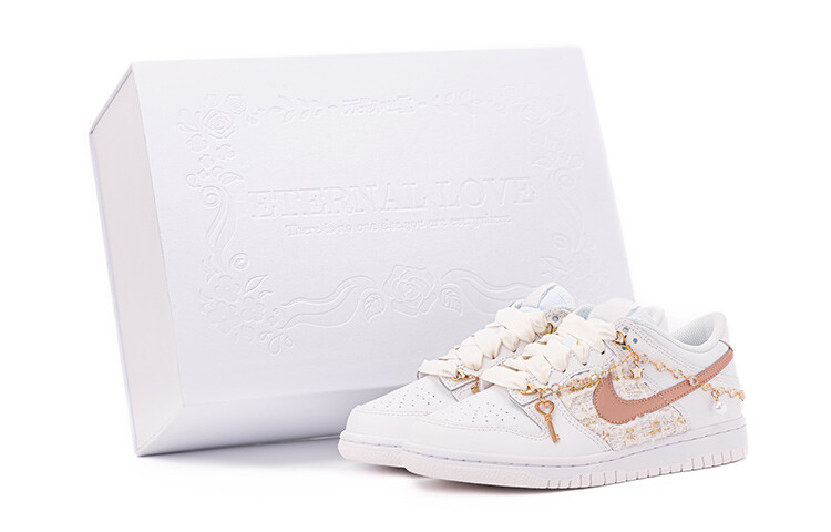 

Женские туфли Nike Dunk Low Skate