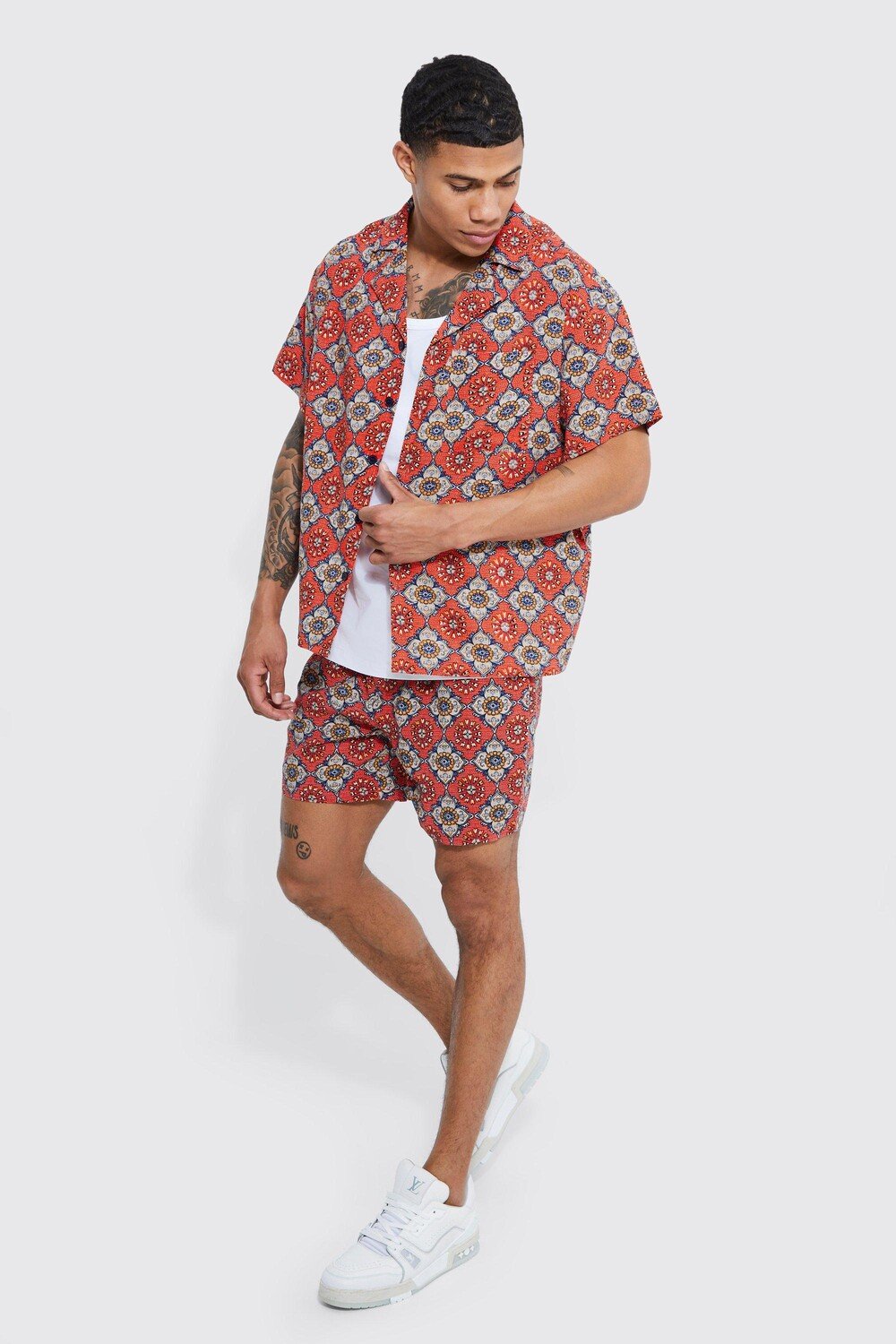 

Рубашка aztec с коротким рукавом и короткий комплект Boohoo, красный