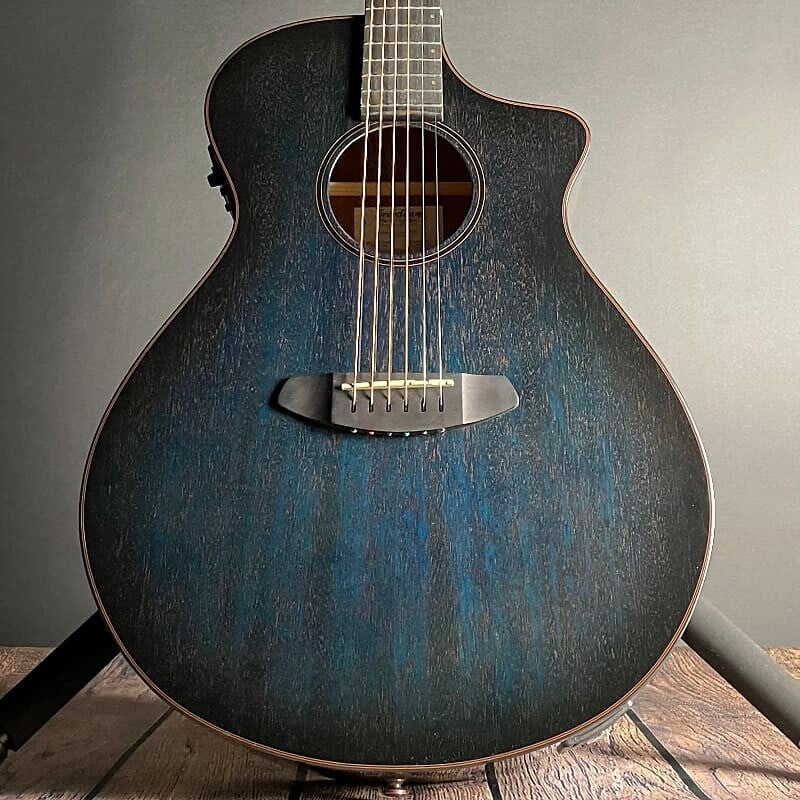

Акустическая гитара Breedlove Rainforest S Concert Papillon CE
