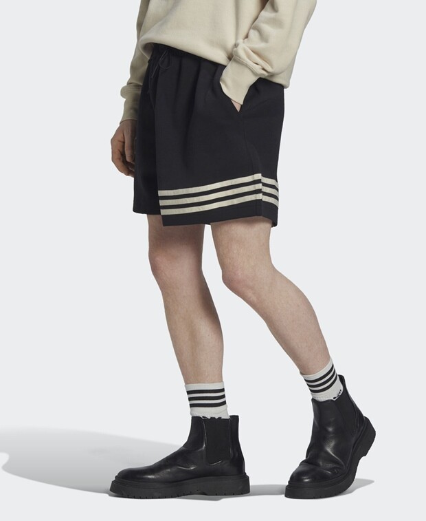 

Грузовые шорты adidas, черный