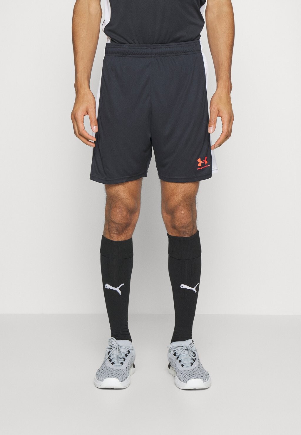 

Спортивные шорты ЧЕЛЛЕНДЖЕР Under Armour, черный // бета