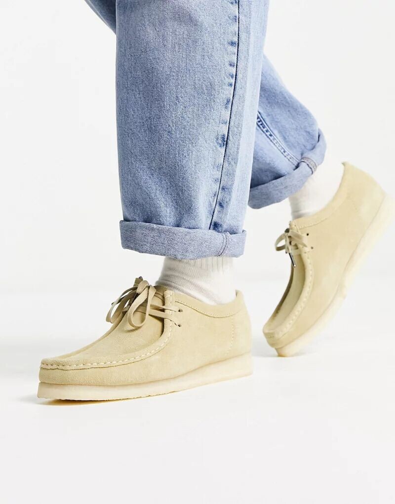 Бежевые замшевые туфли Clarks Originals Wallabee