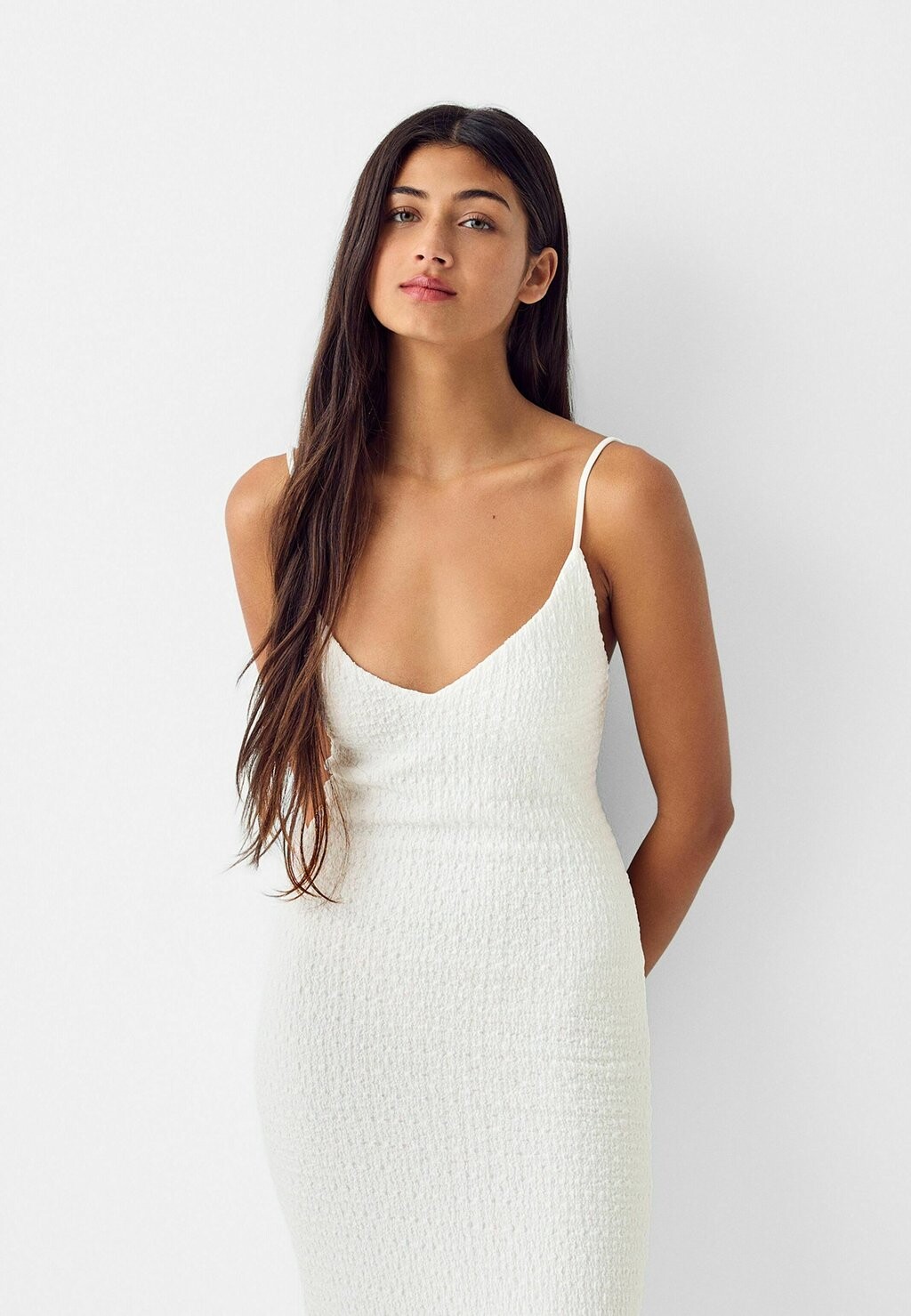 

Платье-футляр STRAPPY RUSTIC, MIDI Bershka, белый