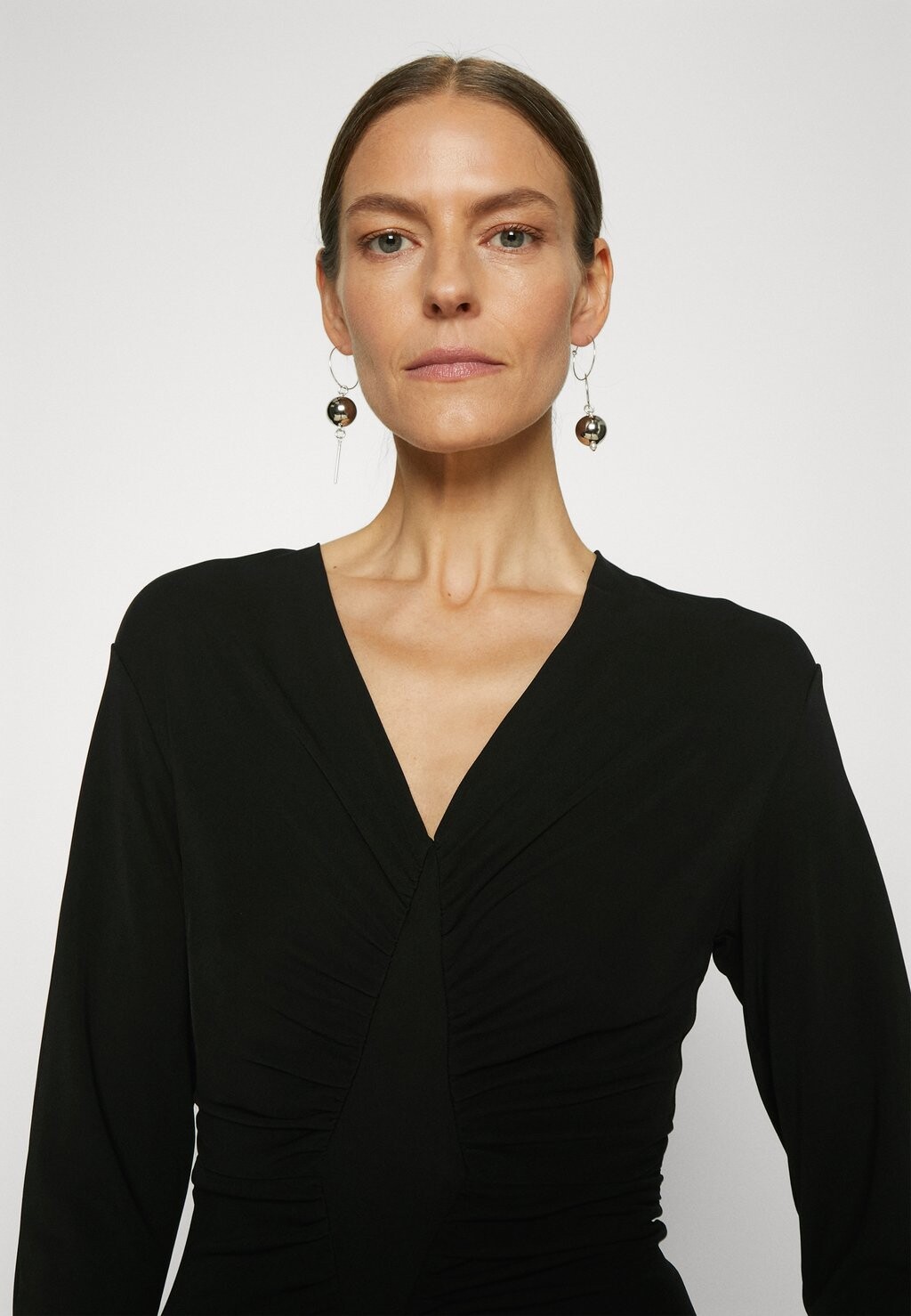 

Элегантное платье Mandana Dress Diane von Furstenberg, черное