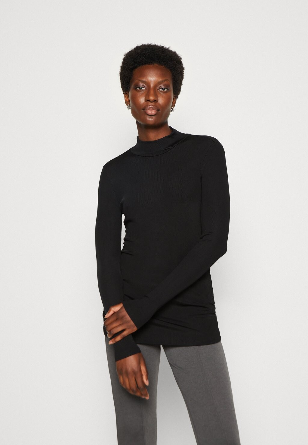 

Топ с длинными рукавами Armani Exchange, черный