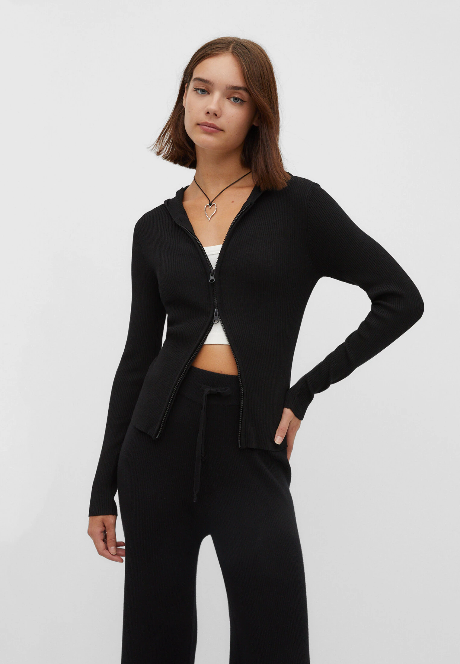 

Вязаный кардиган с капюшоном Stradivarius, черный