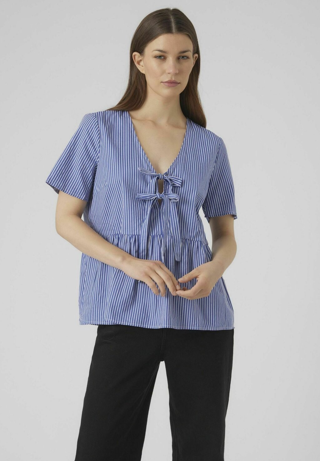 

Блузка Vero Moda TOP MIT SCHÖSSCHEN VMJILL SS TIE PEPLUM TOP WVN, цвет deep ultramarine