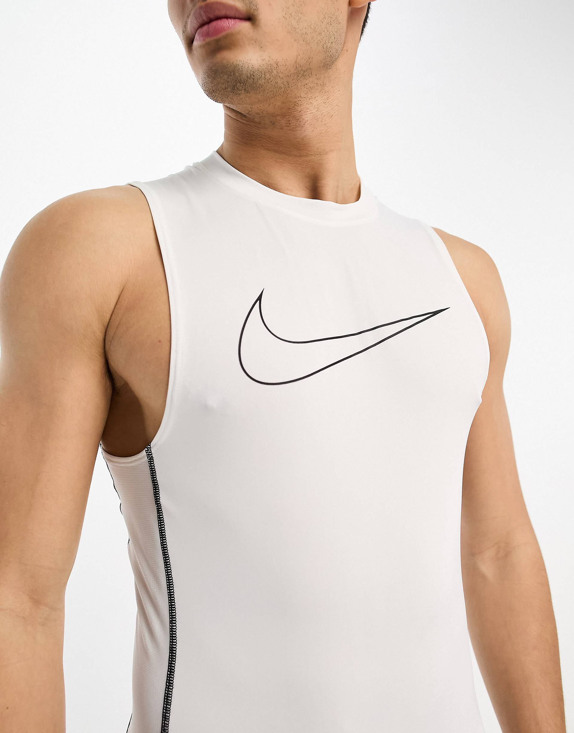 Белый Термолонгслив Nike Pro Training