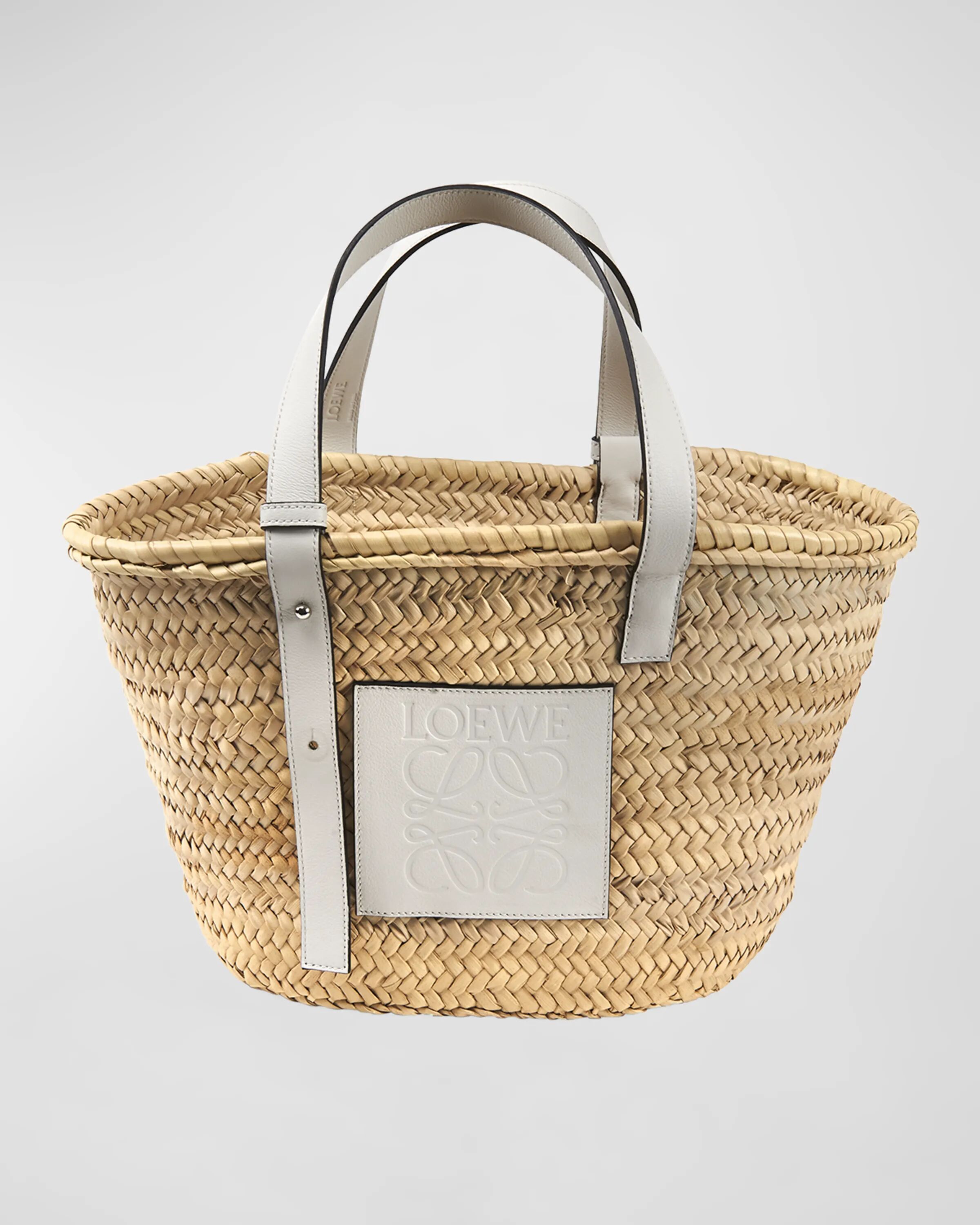 

Сумка Basket Basket Ibiza из коллаборации с Paula’s из пальмового листа с кожаными ручками Loewe, цвет White