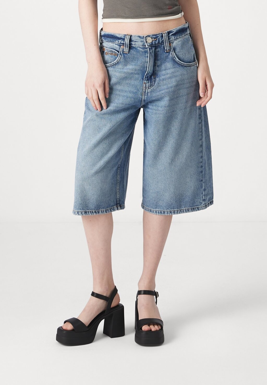 

Джинсовые шорты LOGAN BDG Urban Outfitters, синий