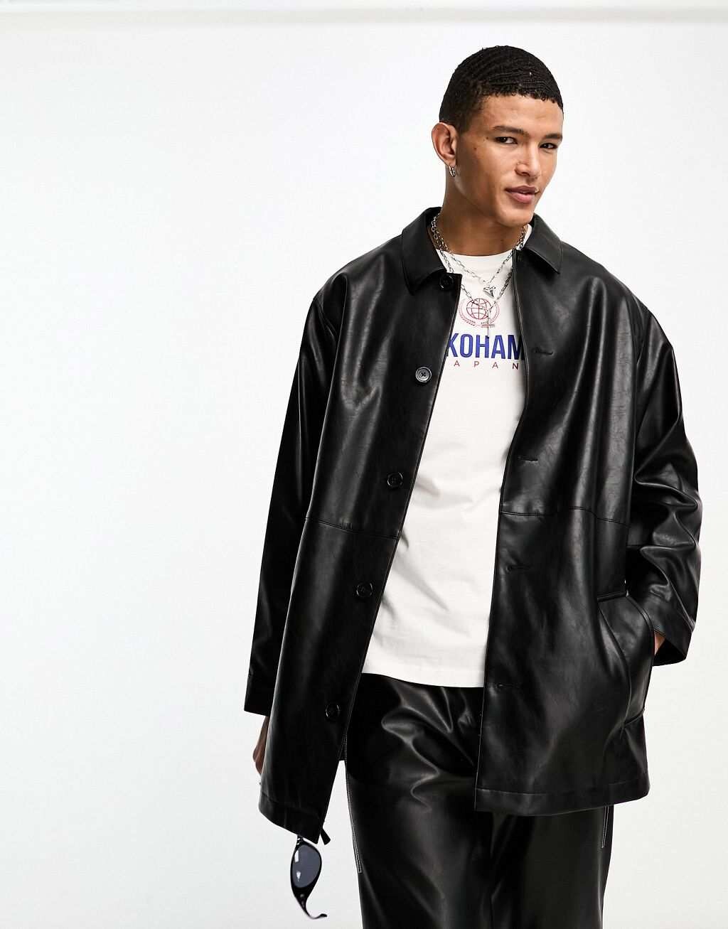 

Черный тренч из искусственной кожи с поясом ASOS DESIGN