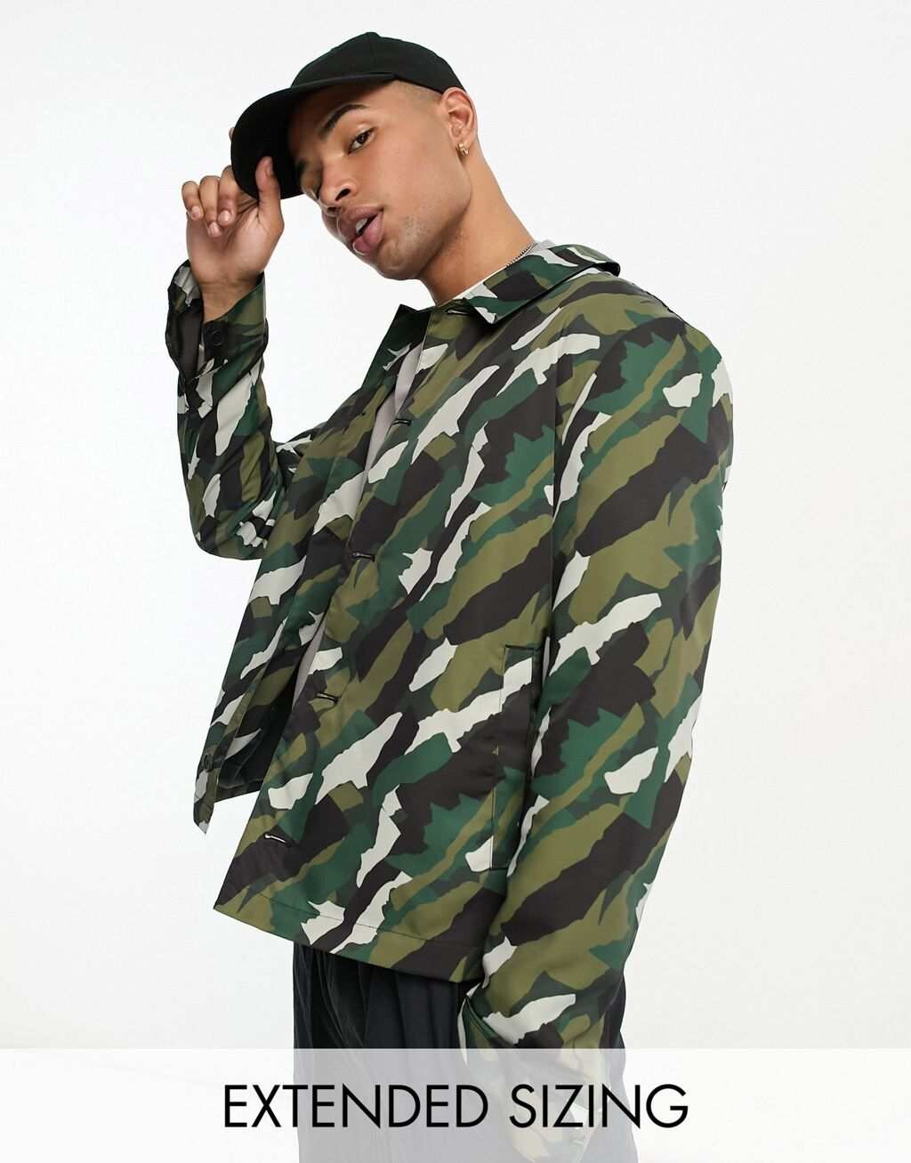 

Легкая спортивная куртка с камуфляжным принтом ASOS DESIGN