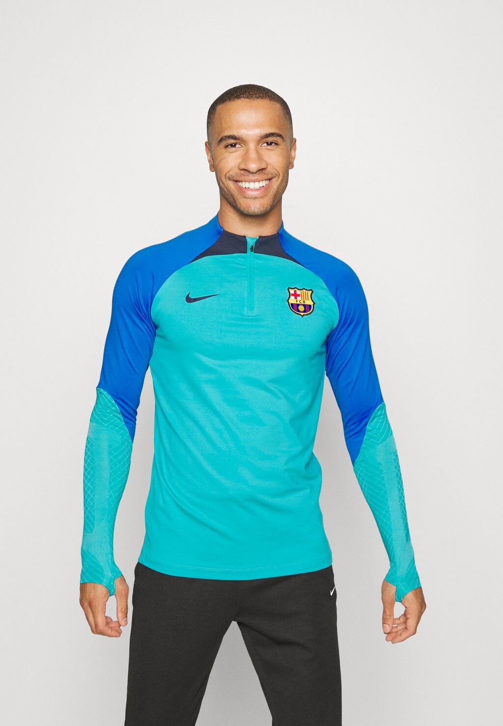 

Спортивная футболка Nike