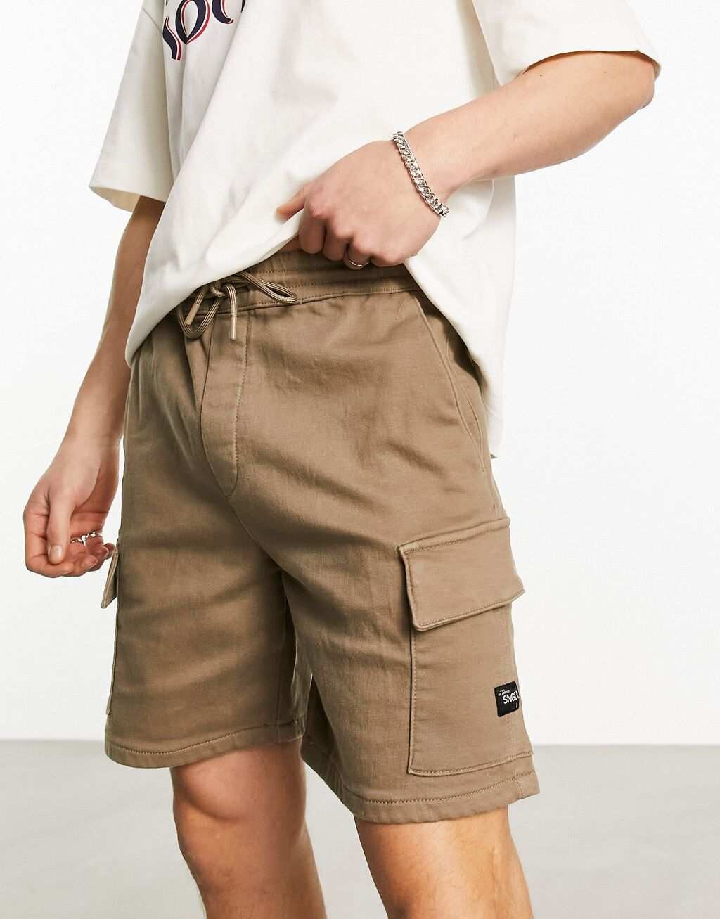 

Светло-коричневые шорты карго с карманами Bershka