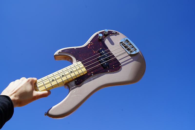 Басс гитара G&L USA Fullerton Deluxe LB-100 Shoreline Gold 4-String Electric Bass Guitar w/ Deluxe Gig Bag 2022