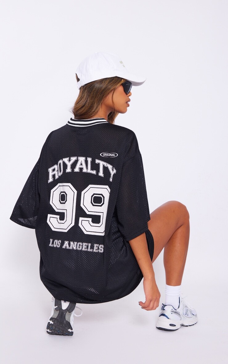 

PrettyLittleThing Черное университетское платье-футболка оверсайз