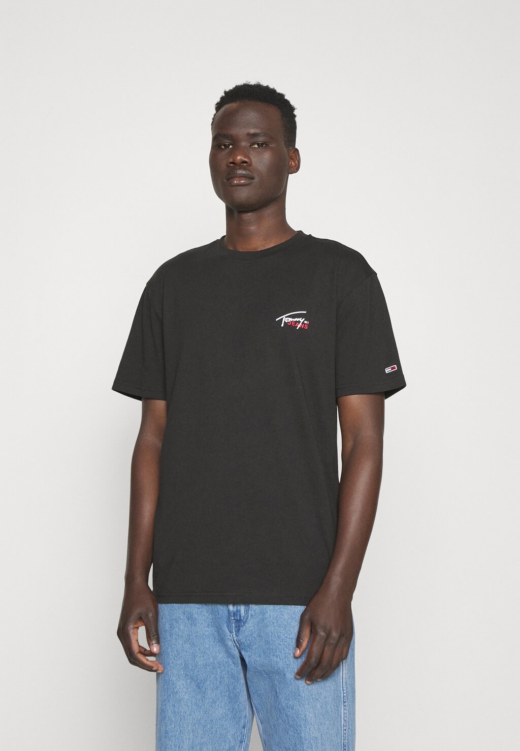 

Базовая футболка ФУТБОЛКА SMALL FLAG Tommy Jeans, черная