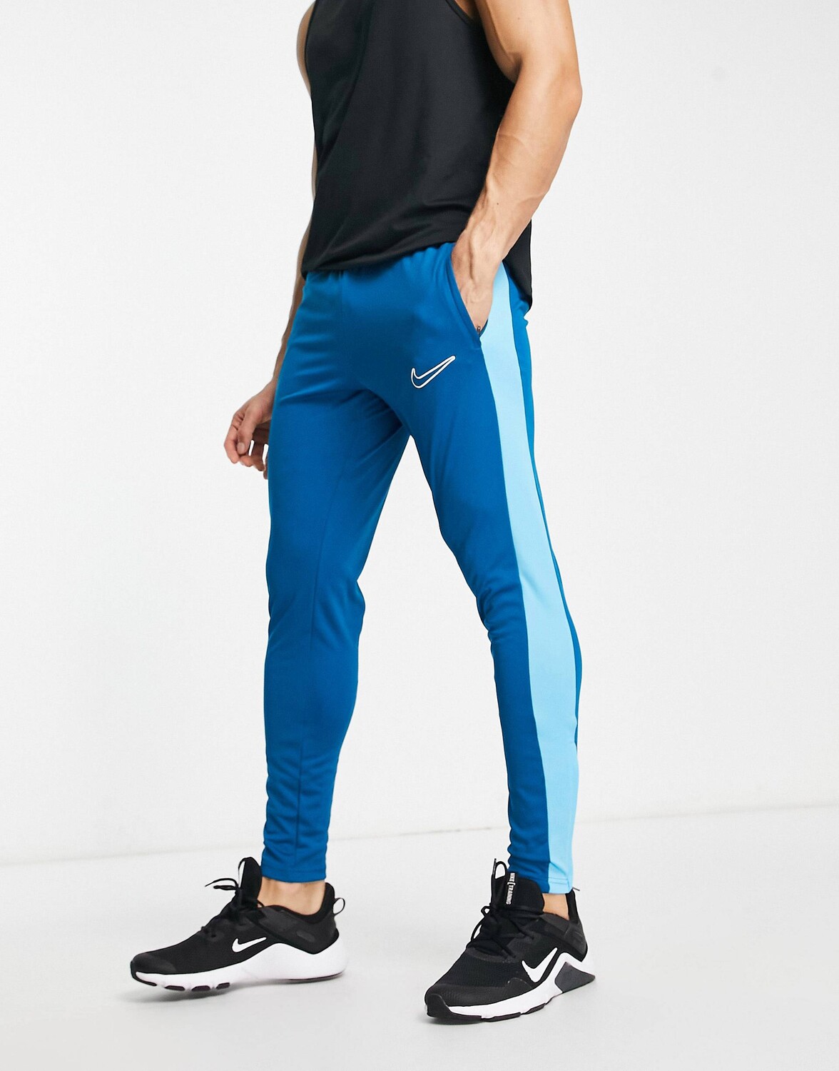 

Бирюзовые джоггеры со вставками Nike Football Academy Dri-FIT