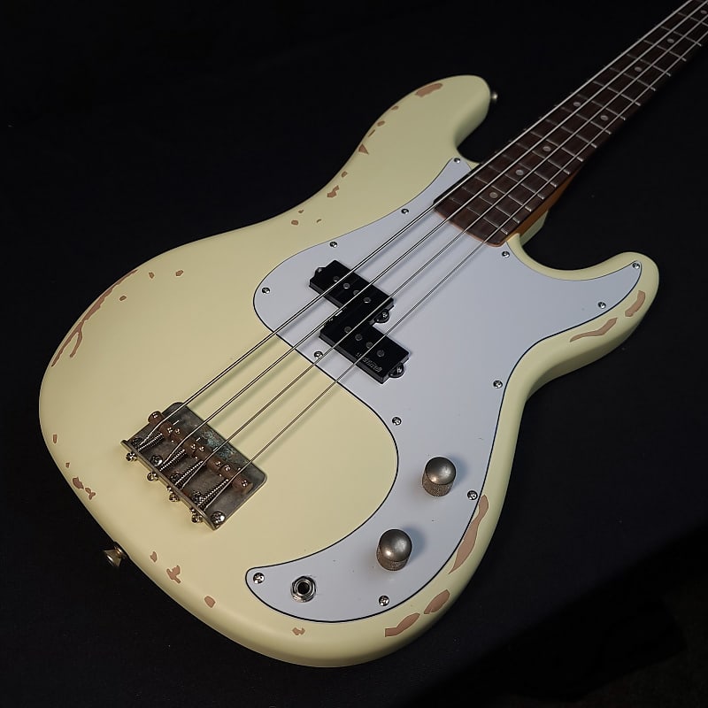 Басс гитара Vintage Icon Distressed V4MRVW Vintage White 4 String Bass цена и фото