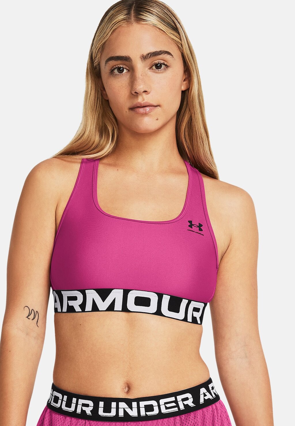 Спортивный бюстгальтер средней поддержки AUTHENTICS MID BRANDED Under Armour, цвет astro pink white сандалии under armour ignite select цвет astro pink astro pink phoenix fire