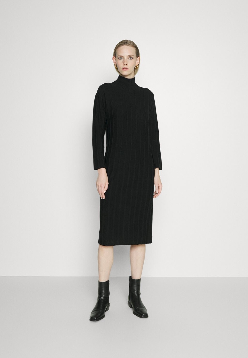 

Вязаное платье Max Mara Leisure
