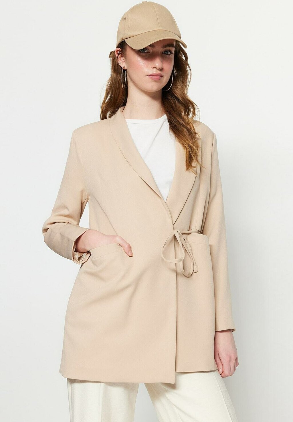 

Короткое пальто Trendyol Modest, бежевый