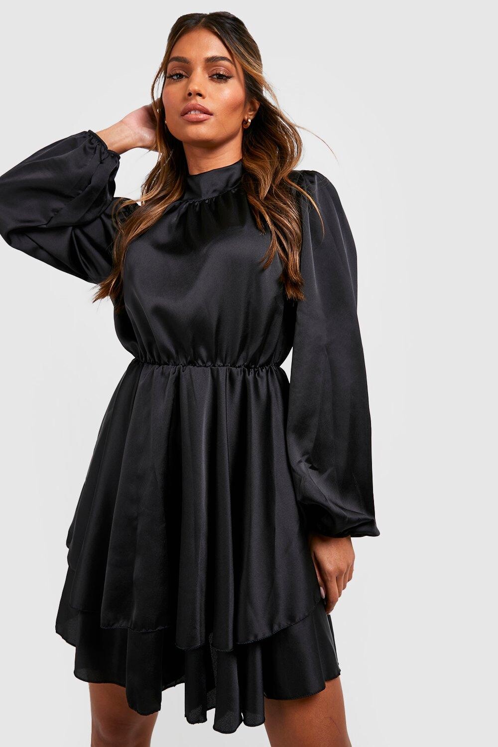 

Двухслойное платье из атласа с высоким воротом Boohoo, черный