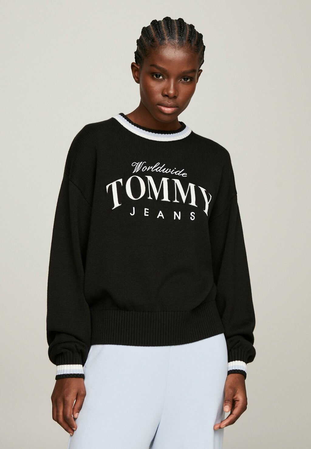 

Свитер Varsity Textured Weave Boxy Tommy Jeans, черный