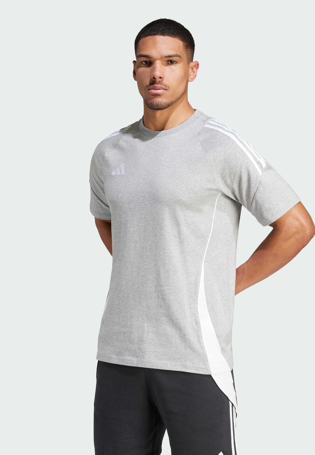 

Спортивная футболка Tiro Adidas, цвет medium grey heather white