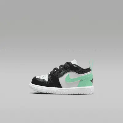 

Кроссовки Jordan 1 Low Alt, цвет White/Green Glow/Black