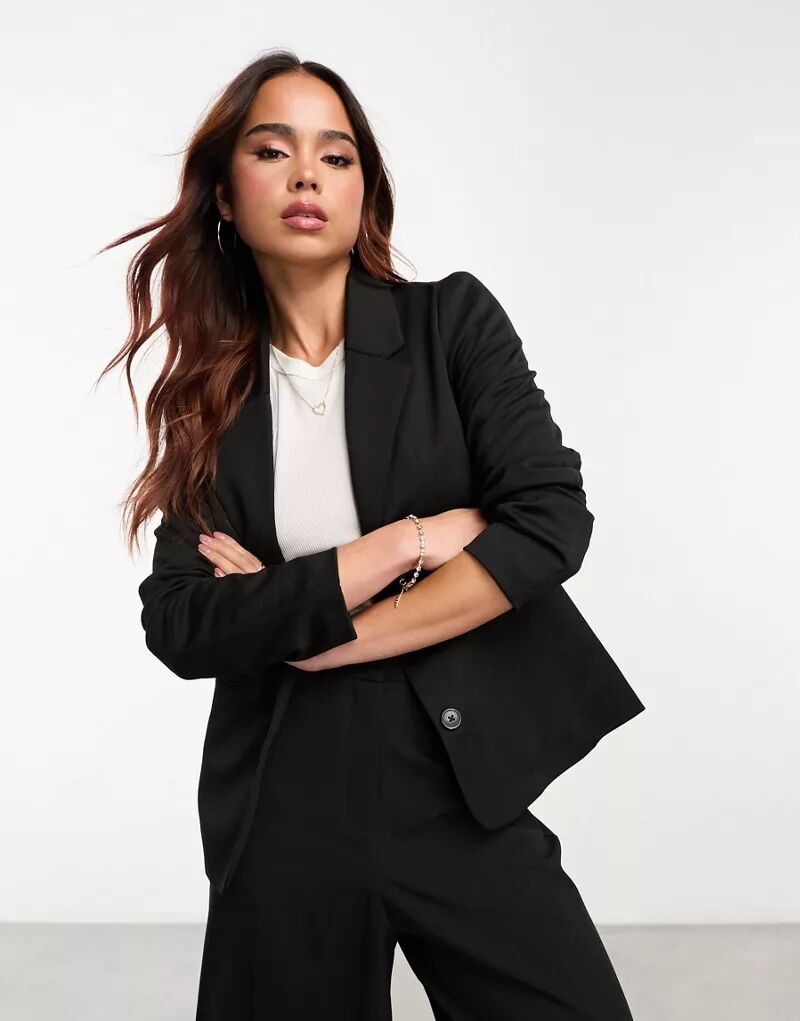 Черный приталенный пиджак Vero Moda приталенный блейзер vero moda черный