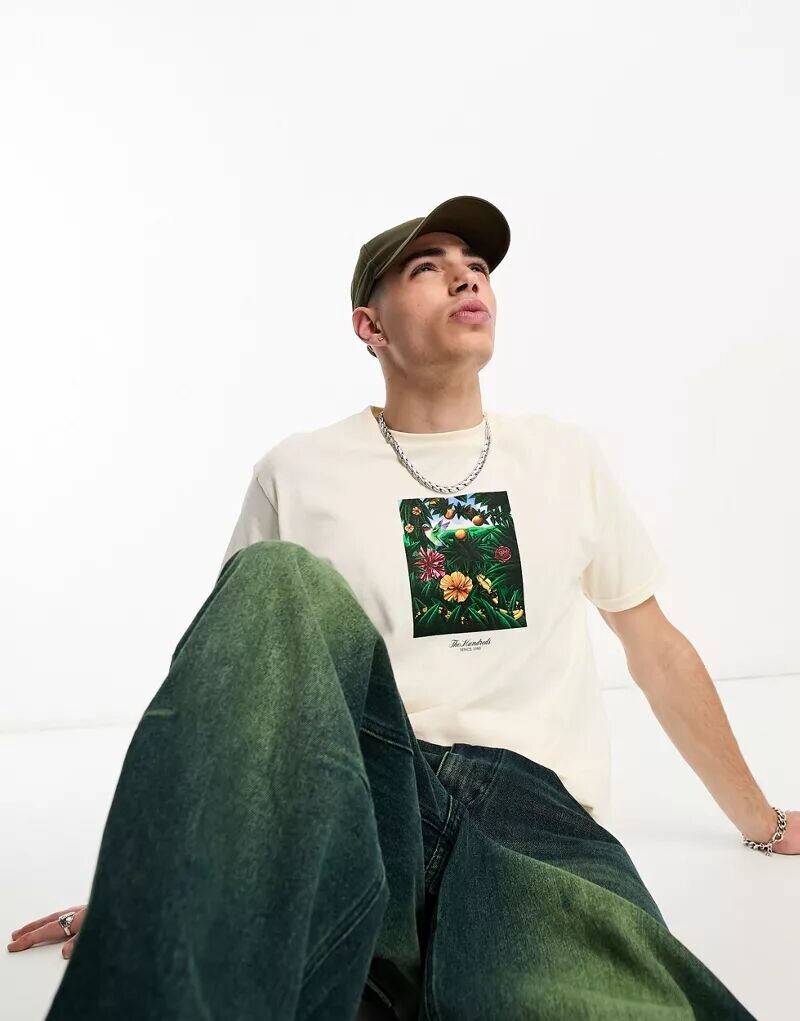 

Белая футболка с принтом на груди The Hundreds Lush